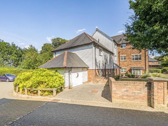 Flat for sale in Bourne Vale, Kent