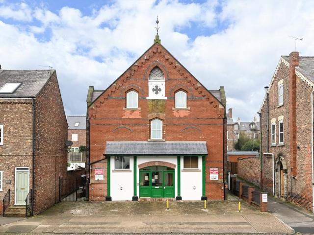 Flat for sale in Acomb, High Field