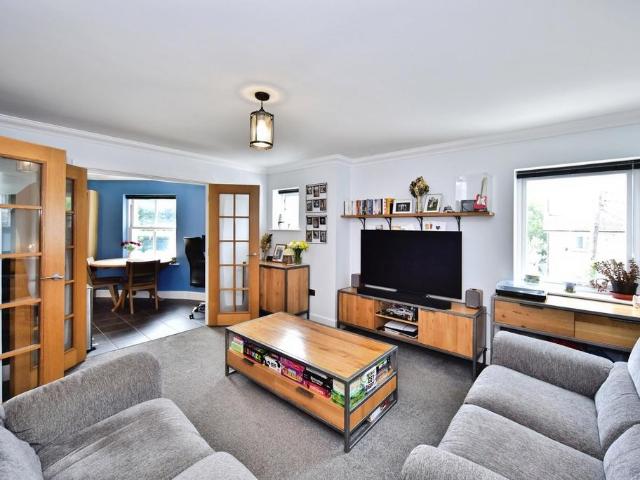 Flat for sale in Midway, Kent