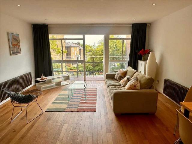 Flat for sale in Dartmouth Park, Greater London