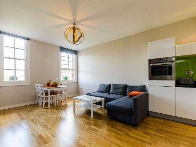 Flat for sale in Ratcliffe, Stepney