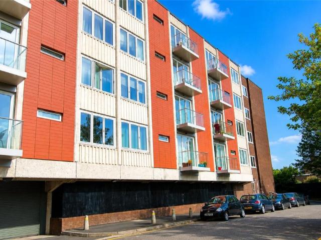 Flat for sale in Goddington, Greater London