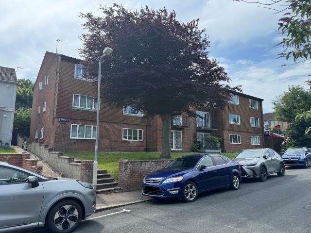 Flat for sale in Ash, Kent