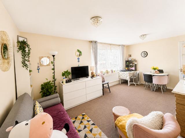 Flat for sale in Pouchen End, Hertfordshire