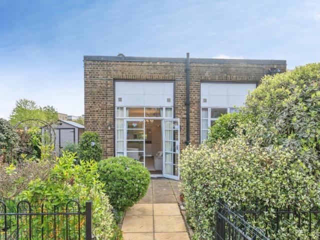 Flat for sale in Rochford, Barling