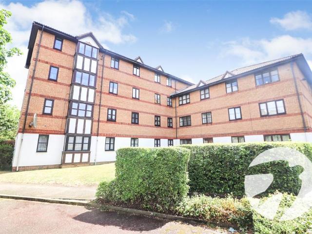 Flat for sale in Slade Green, Greater London