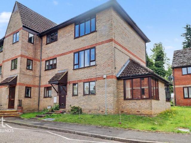 Flat for sale in Chedburgh, Suffolk