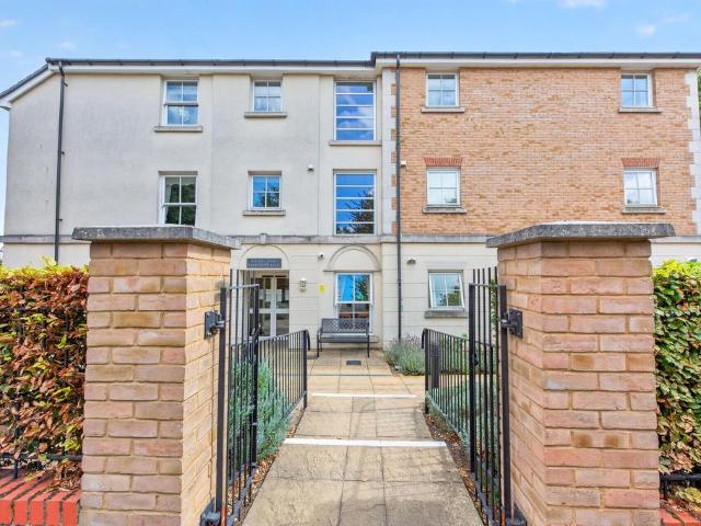 Flat for sale in Windmill Hill, Hamerton