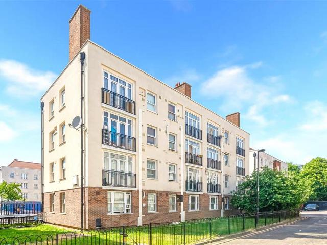 Flat for sale in Whitechapel, Greater London