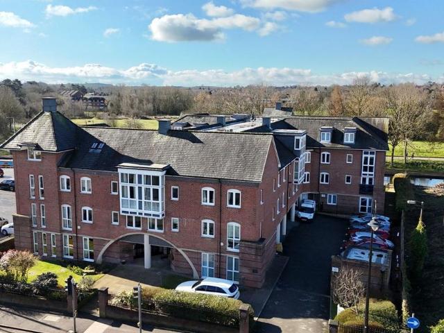 Flat for sale in Stone, Baswich