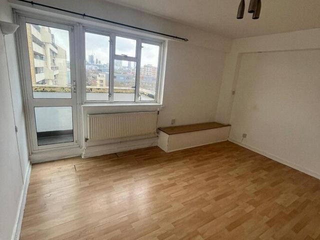 Flat for sale in St. George in the East, Shadwell