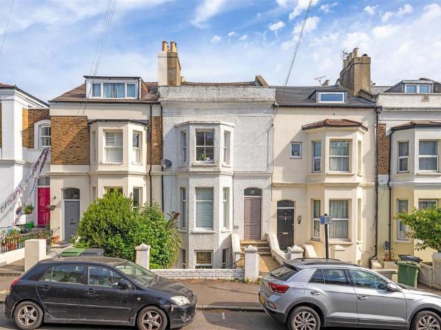 Flat for sale in Greater London