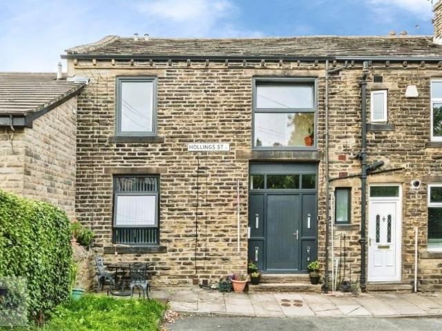 Flat for sale in Cottingley, West Yorkshire