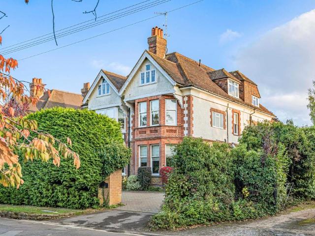 Flat for sale in Holloway Hill, Waverley