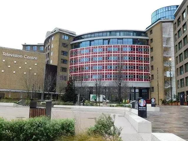 Flat for sale in Shepherd's Bush, Greater London