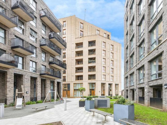 Flat for sale in North Watford