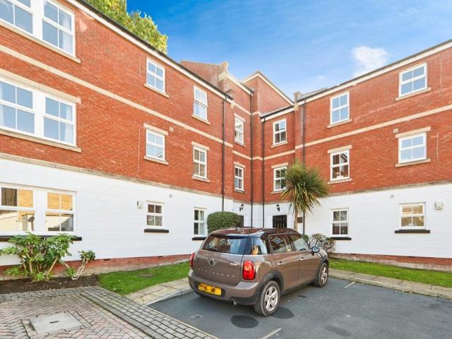 Flat for sale in Chapeltown, West Yorkshire