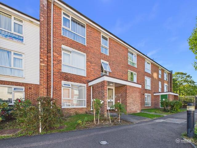 Flat for sale in Selsdon, Greater London
