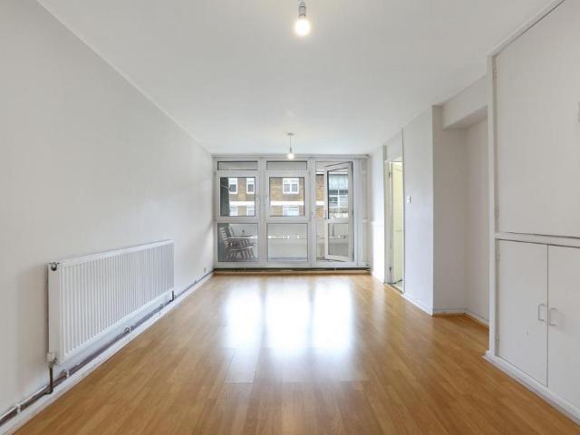 Flat for sale in Loughborough Junction, Cat Hill