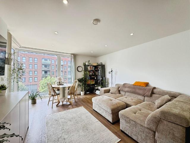 Flat for sale in Colindale, Greater London