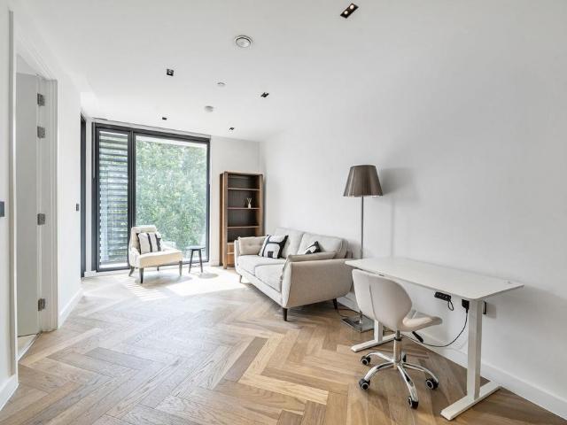 Flat for sale in West Kensington, Greater London