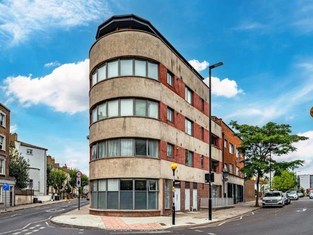 Flat for sale in Tufnell Park, Greater London