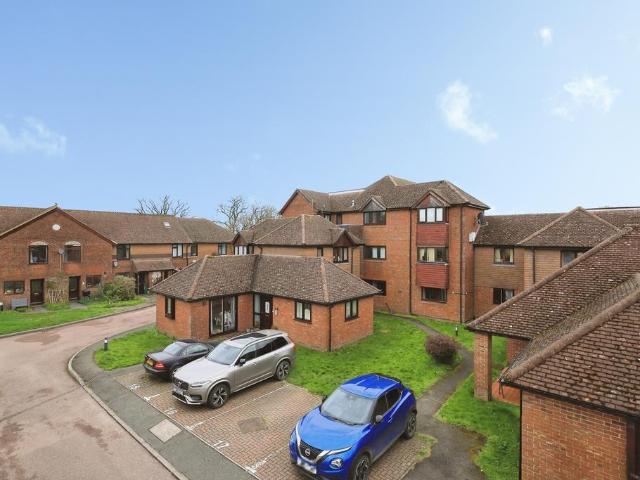 Flat for sale in Cross In Hand, East Sussex