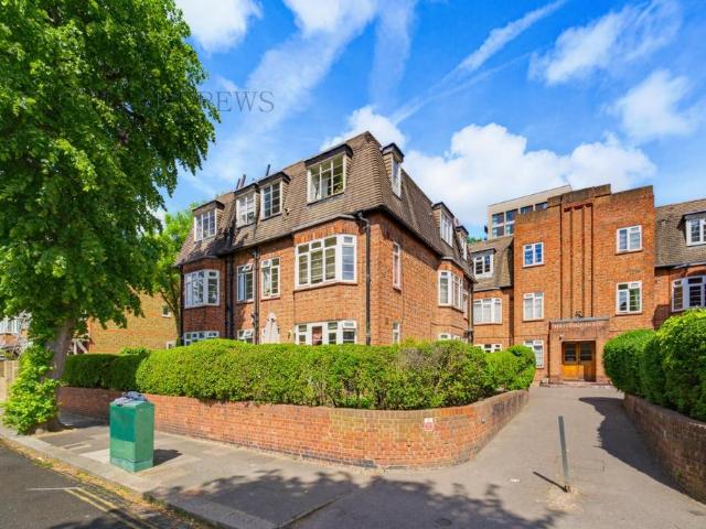 Flat for sale in London Borough of Ealing, Hanwell