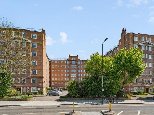 Flat for sale in Hammersmith, Greater London
