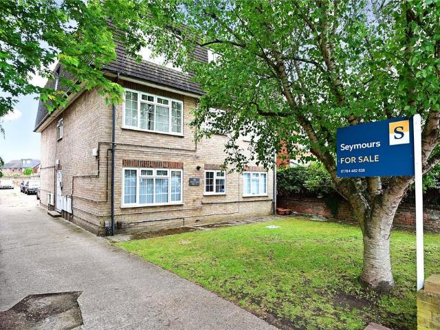 Flat for sale in Littleton Common, Lower Halliford