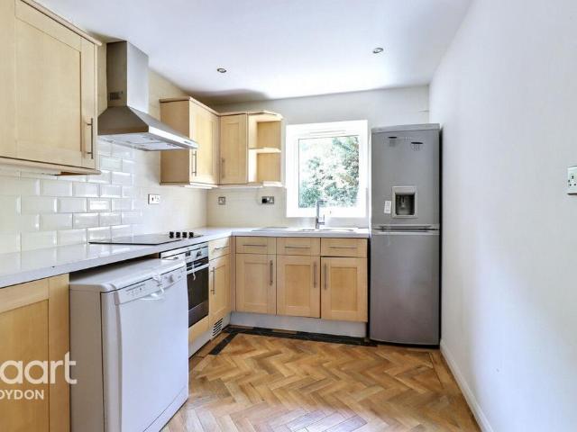 Flat for sale in London Borough of Croydon, Kenley