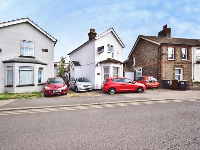 Flat for sale in Tonbridge, Tonbridge and Malling