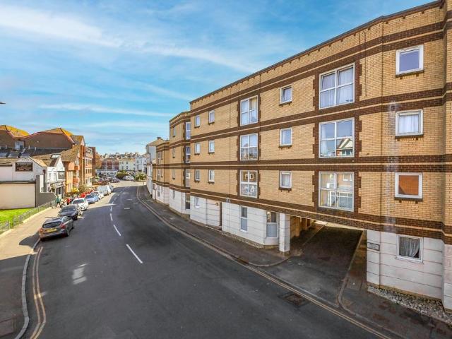 Flat for sale in Roselands, Eastbourne