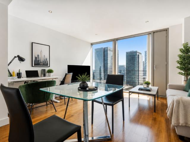 Flat for sale in Canary Wharf, Greater London