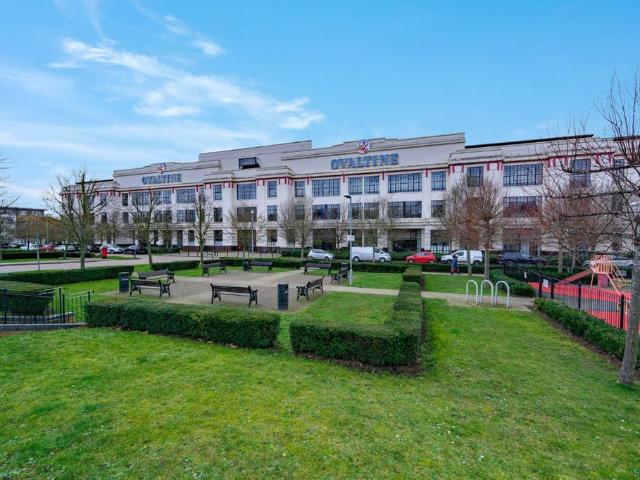 Flat for sale in Batchworth, Hertfordshire