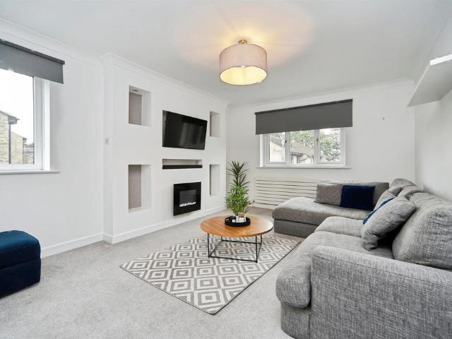 Flat for sale in Farsley, Leeds