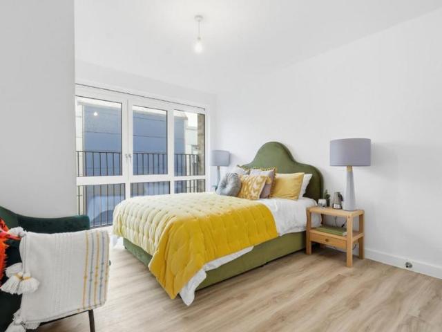 Flat for sale in London Borough of Tower Hamlets, Greater London