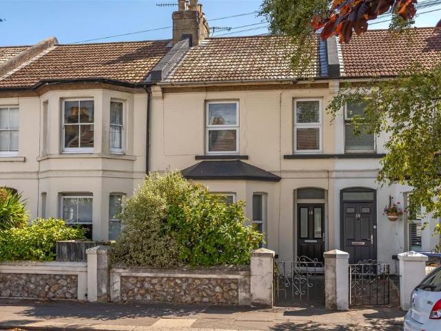Flat for sale in Worthing, West Sussex