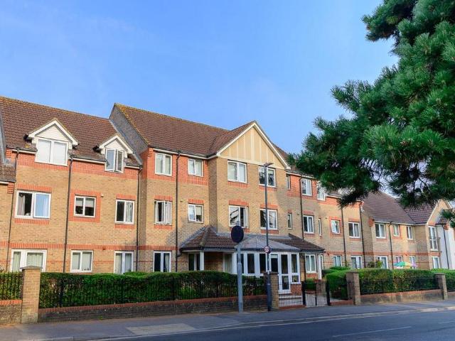 Flat for sale in Kingswood, South Gloucestershire