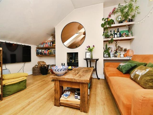 Flat for sale in Round Hill, Brighton & Hove