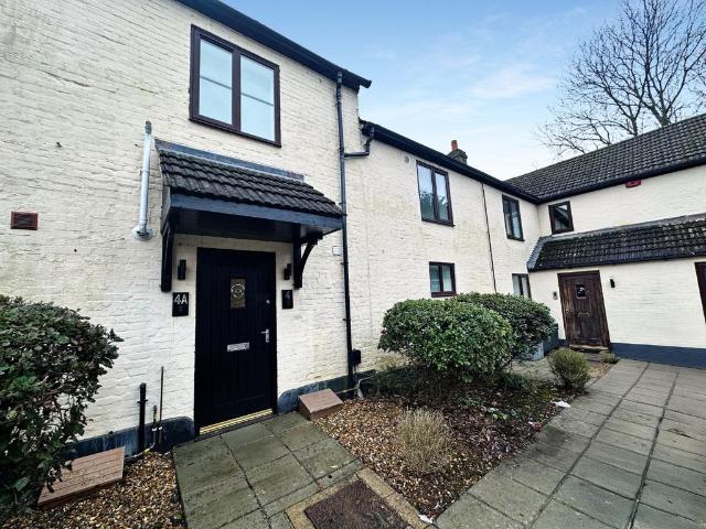 Flat for sale in Slip End, Bedfordshire
