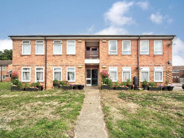 Flat for sale in Flitwick, Bedfordshire