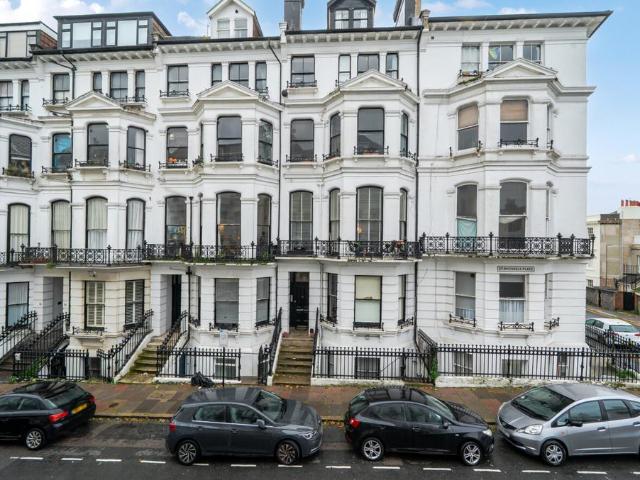 Flat for sale in Brunswick, Brighton