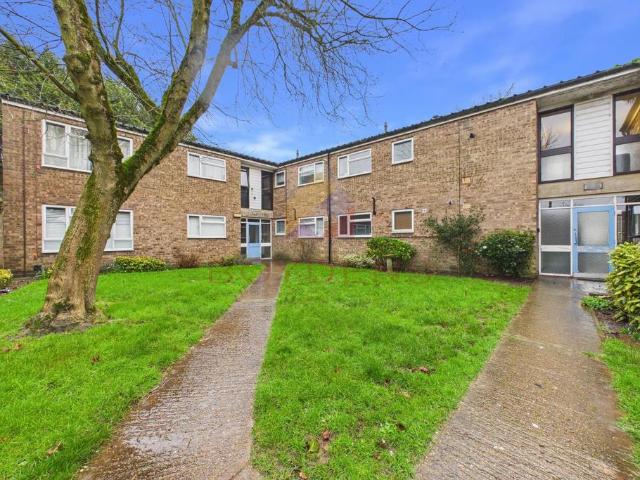 Flat for sale in Fordham Heath, Essex