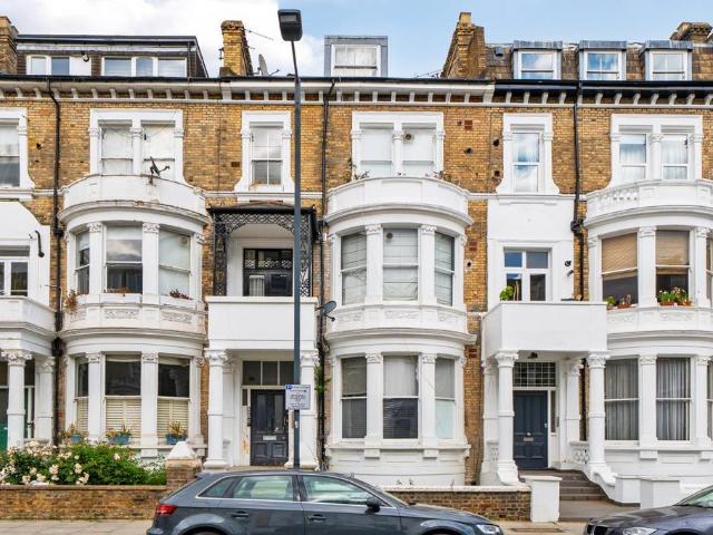 Flat for sale in Brook Green, Greater London