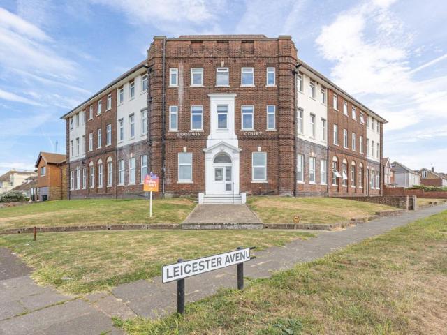 Flat for sale in Palm Bay, Acol