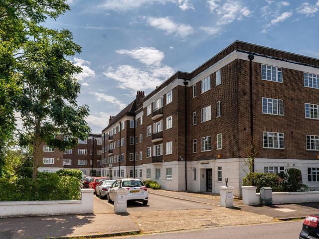 Flat for sale in London Borough of Lewisham, Deptford