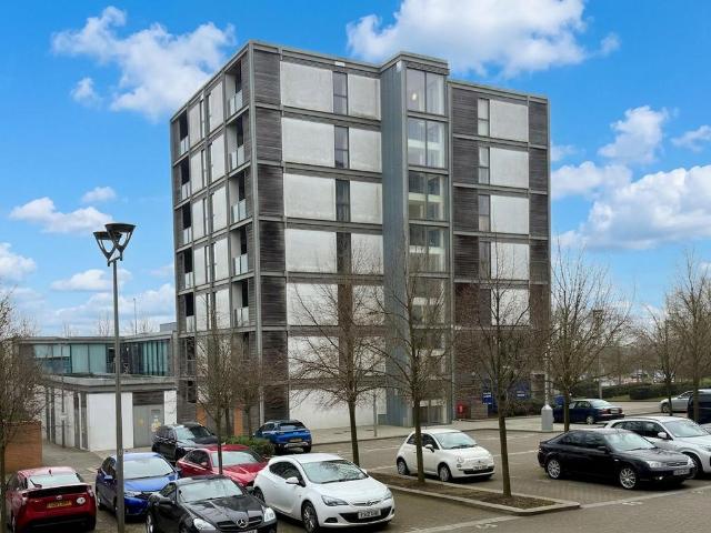 Flat for sale in Milton Keynes