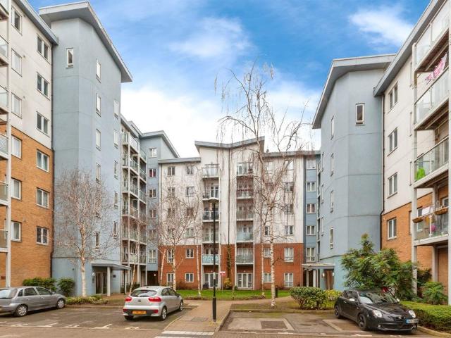 Flat for sale in Slough
