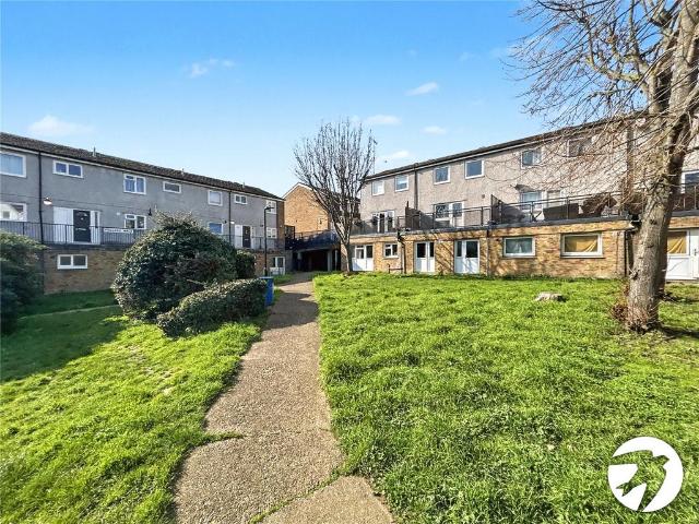 Flat for sale in North Cray, Greater London